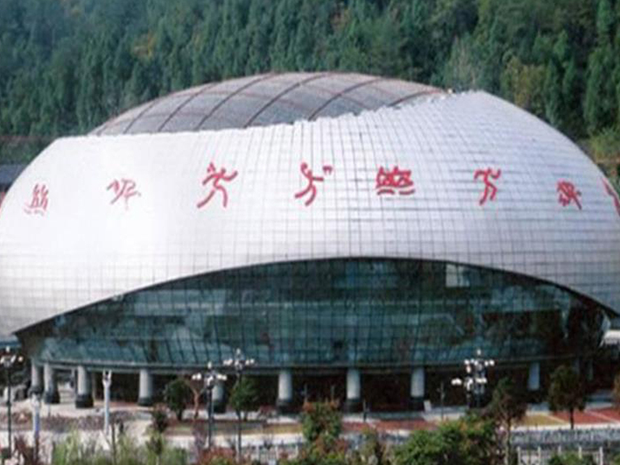 拉萨体育中心球形网架加工安装